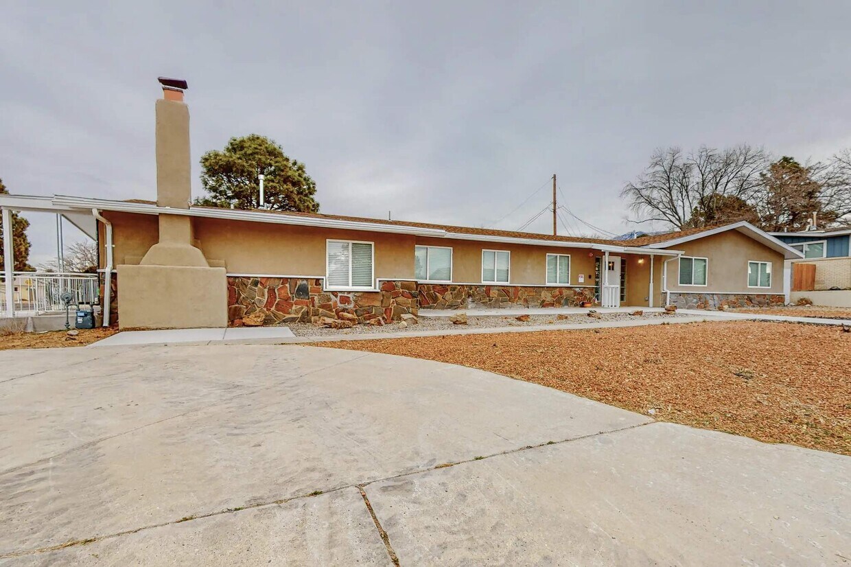 12105 Sierra Grande Ave NE, Albuquerque, NM 87112 House Rental in