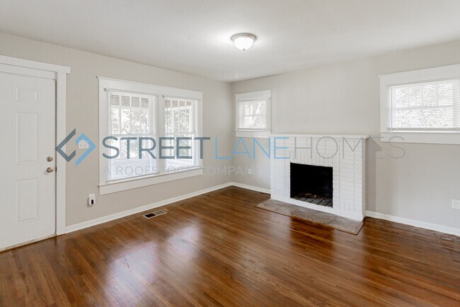Foto del edificio - NOW OFFERING HALF OFF THE FIRST FULL MONTH...