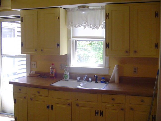 Kitchen sink, front door on left - 165 Nonotuck St