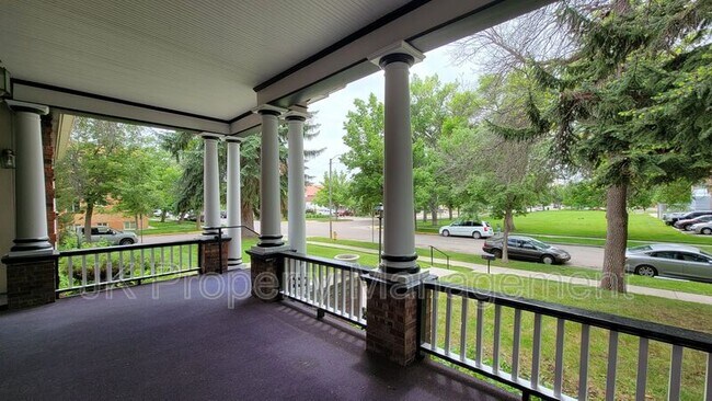 Building Photo - 425 3rd Ave N