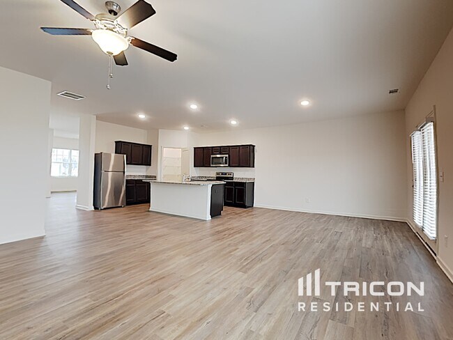 Foto del edificio - 2137 Hudson Dr