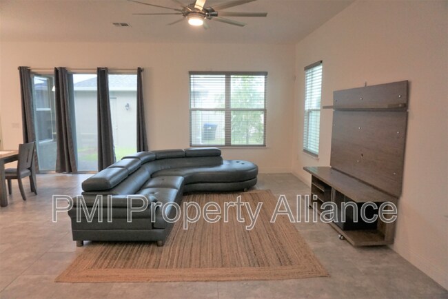 Foto del edificio - 7291 Summerlake Groves St