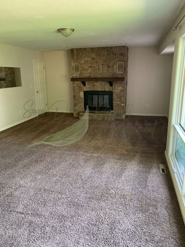 Building Photo - RANCH STYLE HOME!!!