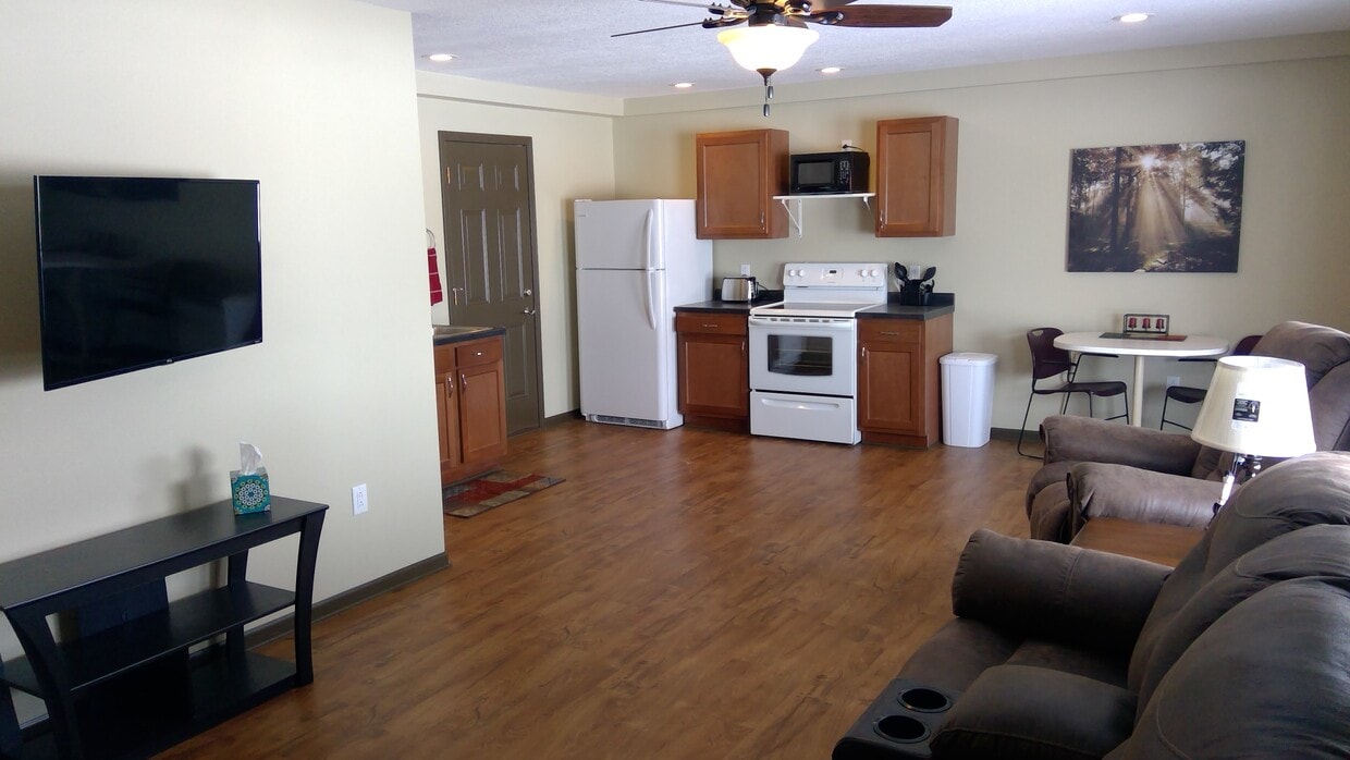 Primary Photo - 808 6th Ave W