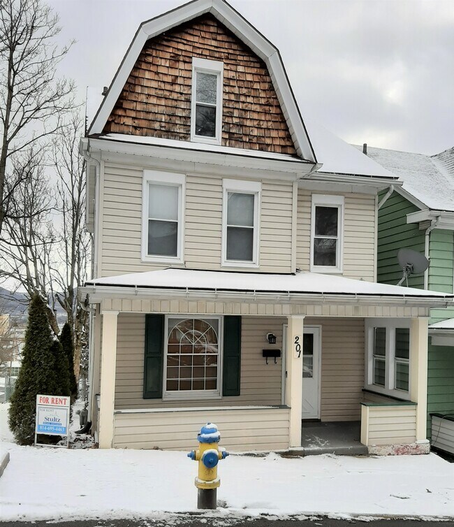 Building Photo - 201 Maple Ave