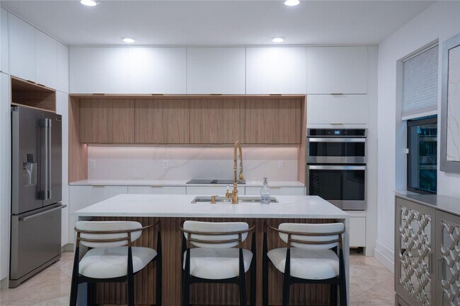 Foto del edificio - 4041 Devenshire Ct