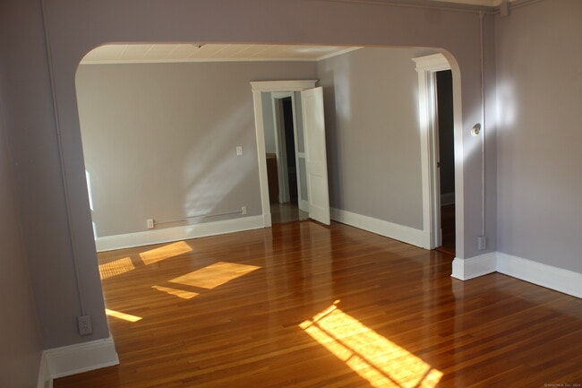 Building Photo - 45-47-47 Grandview Terrace