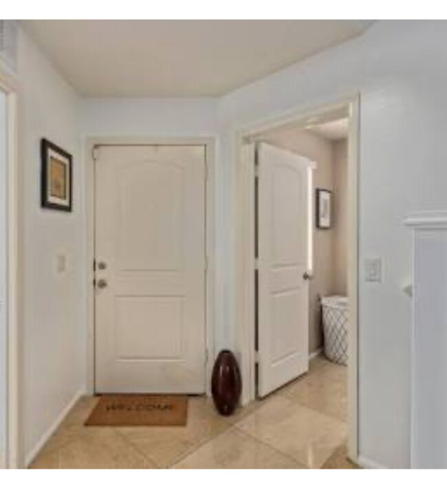 Building Photo - 2031 N 77th Ln