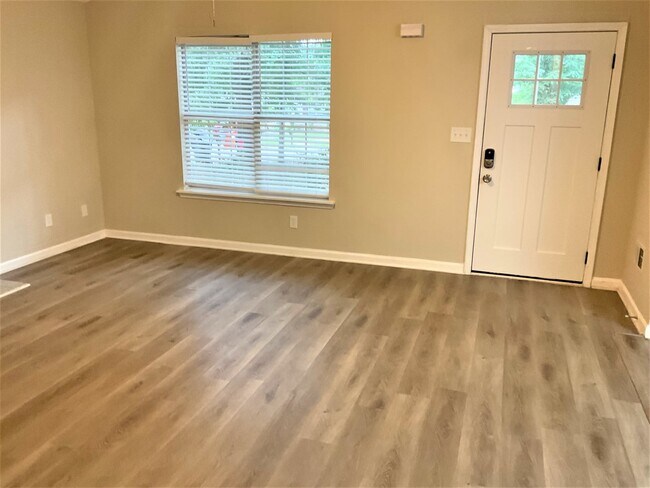 Building Photo - 456 Azalea Dr