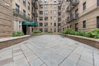 Building Photo - 779 Riverside Dr