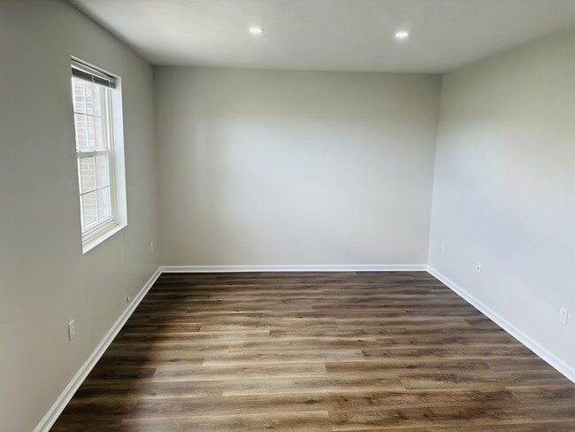 Building Photo - Ivy Ridge Apartments 147-155