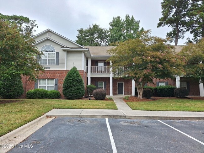 Building Photo - 2207 Locksley Woods Dr