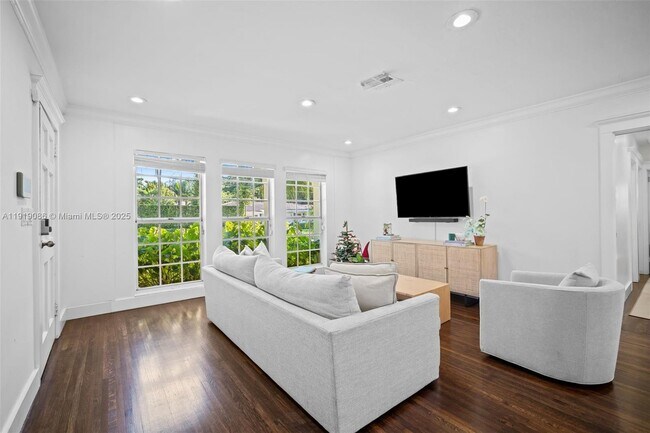 Foto del edificio - 300 Manor Pl