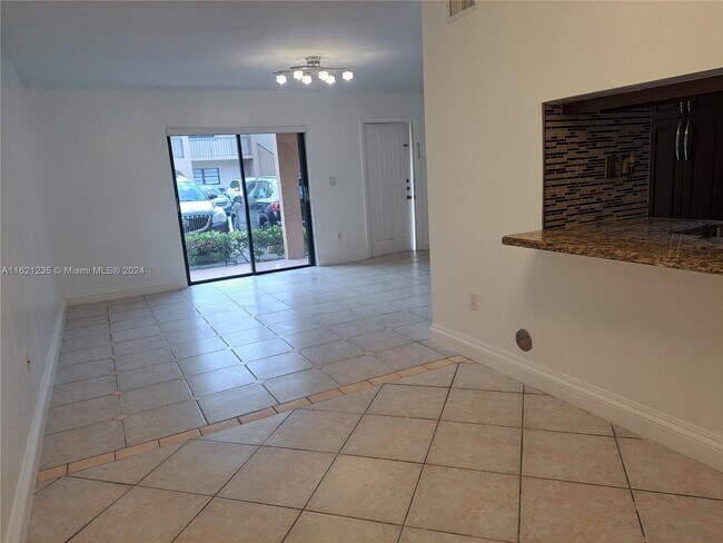 Foto del edificio - 18276 Mediterranean Blvd
