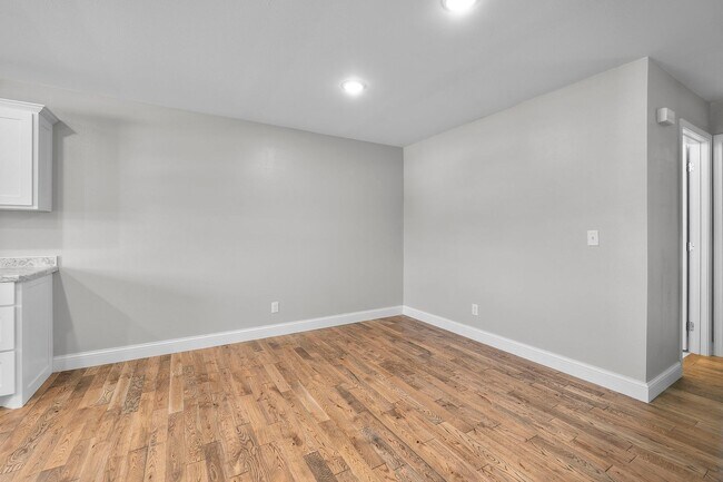 Foto del edificio - 424/426 E. Deerwood Dr