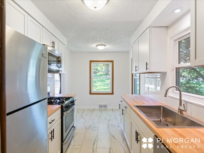 Foto del edificio - 3 bedroom , 2 bathroom House - Recently Up...