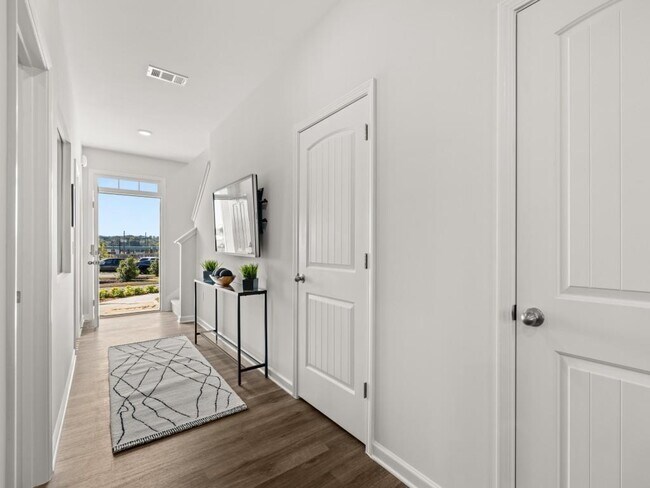 Foto del edificio - 5976 Skylar Dr