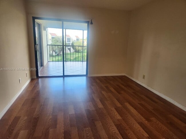 Building Photo - 220 Lakeview Dr