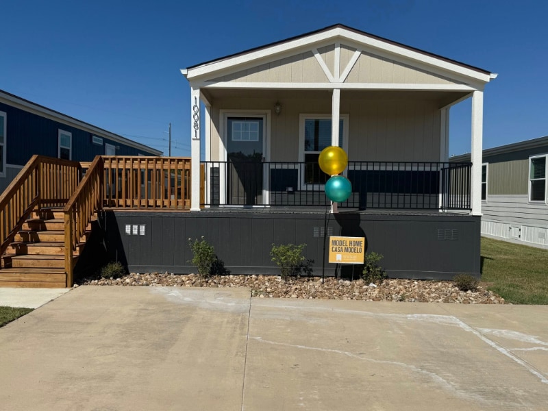 Foto principal - 10118 Falvey Lk Ln