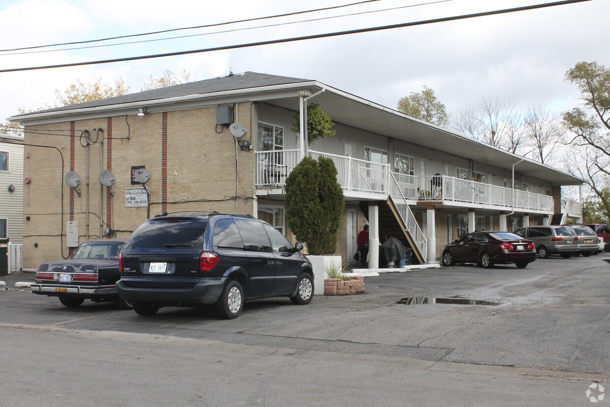 Building Photo - 6027 Lenzi Ave