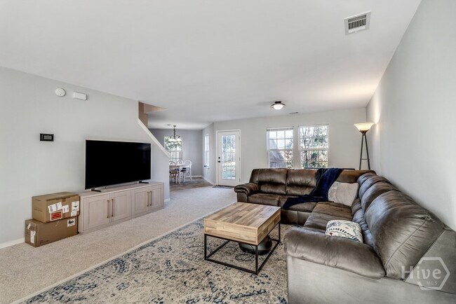 Building Photo - 3 Blackberry Ln