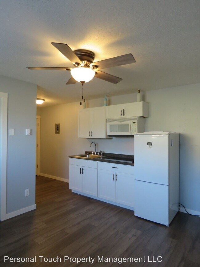 Building Photo - Studio, 1 bath Apartment - 702 29th St N