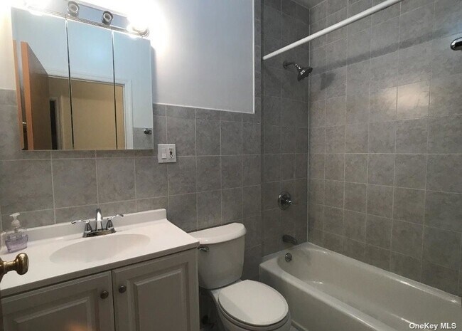 Foto del edificio - 45-01 Ditmars Blvd