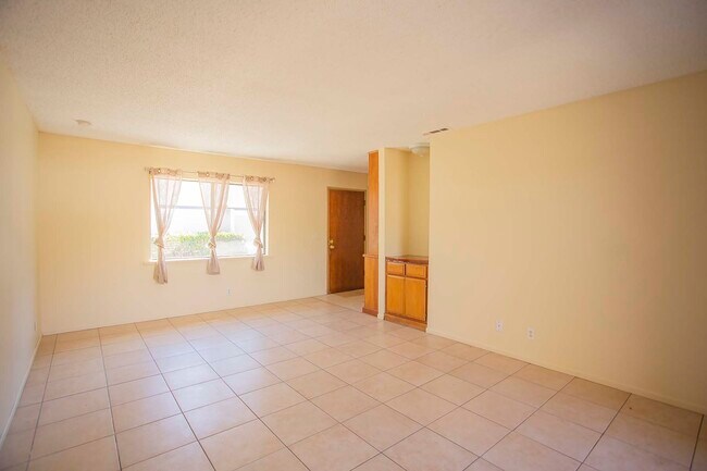 Building Photo - 2418 Clark Ln