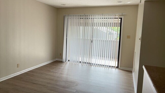 Building Photo - 3Bd/ 2 BA condo at Briarcliffe West