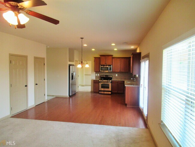 Building Photo - 570 Ballyshannon Dr