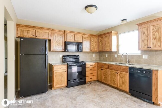 Building Photo - 1505 NW Hilltop Ln, Grain Valley, MO 64029
