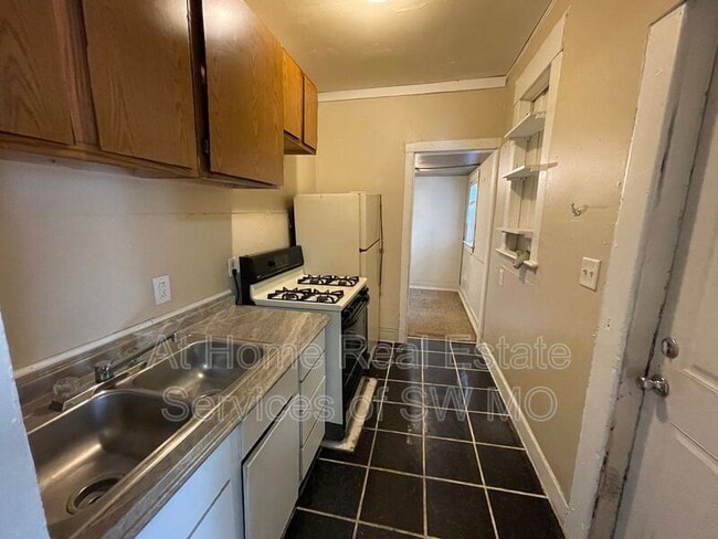 Building Photo - 1470 N Grant Ave