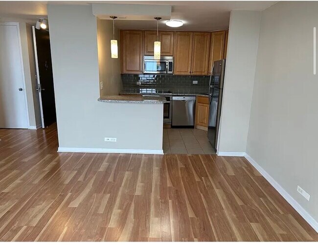 Foto del edificio - 2626 N Lakeview Ave