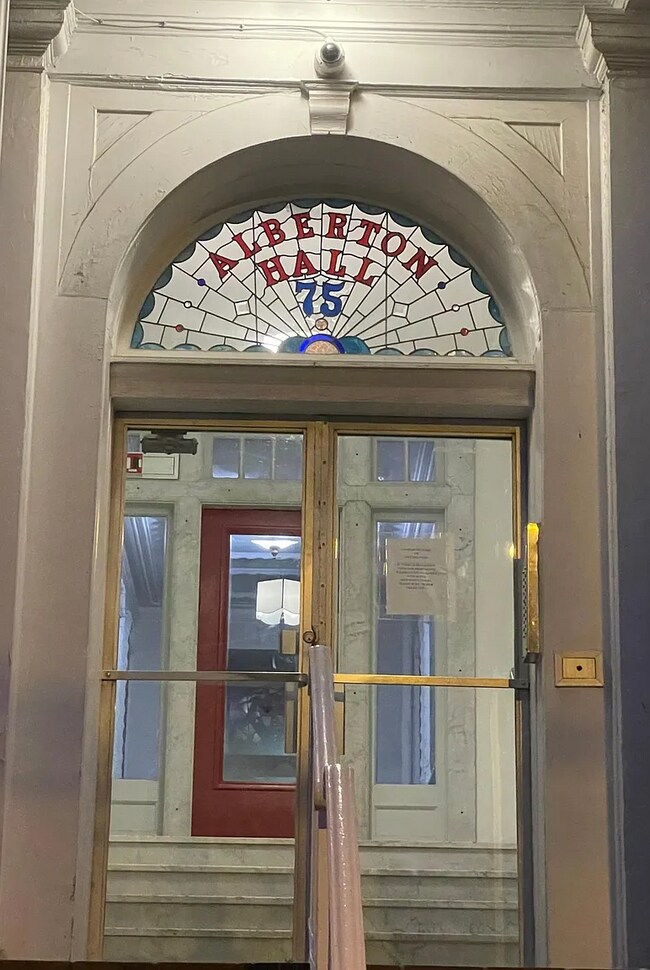 Foto del edificio - 75 Fairview Ave
