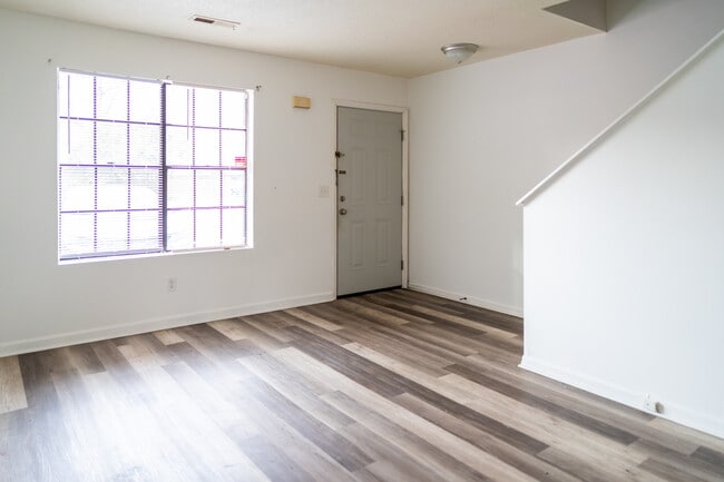 Foto del edificio - 106 Kimeran Ln