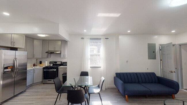 Foto del edificio - Queen room in 4-bed/2.0-bath Home