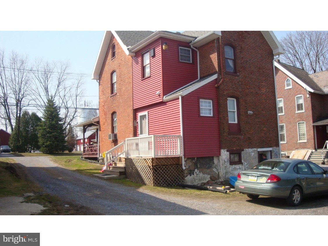 Building Photo - 4801 Horseshoe Pike