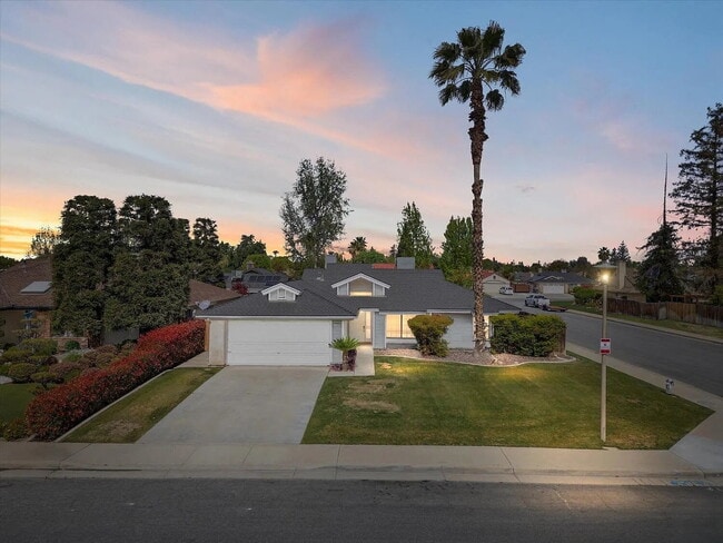 Building Photo - Beautiful 3 Bedroom, 2 Bathroom Home with Spacious Yard!