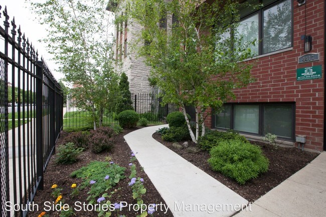 Foto del edificio - 4417 S Indiana Ave