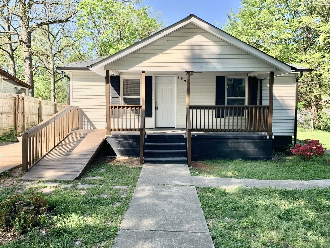 Main photo - 609 N Mcfarland St