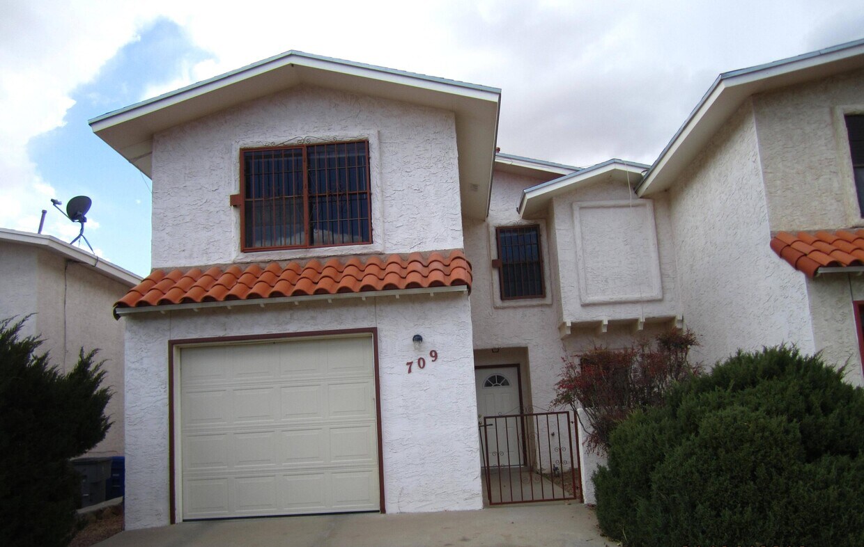709 El Pinal Pl, El Paso, TX 79912 House for Rent in El Paso, TX