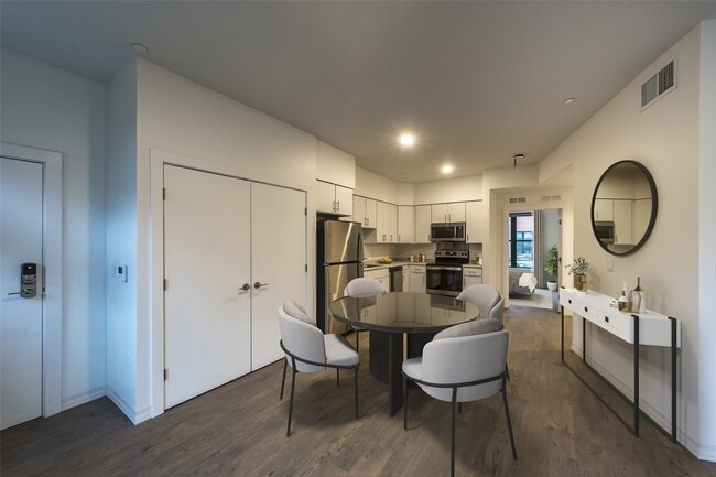 Building Photo - 100 Cabot St