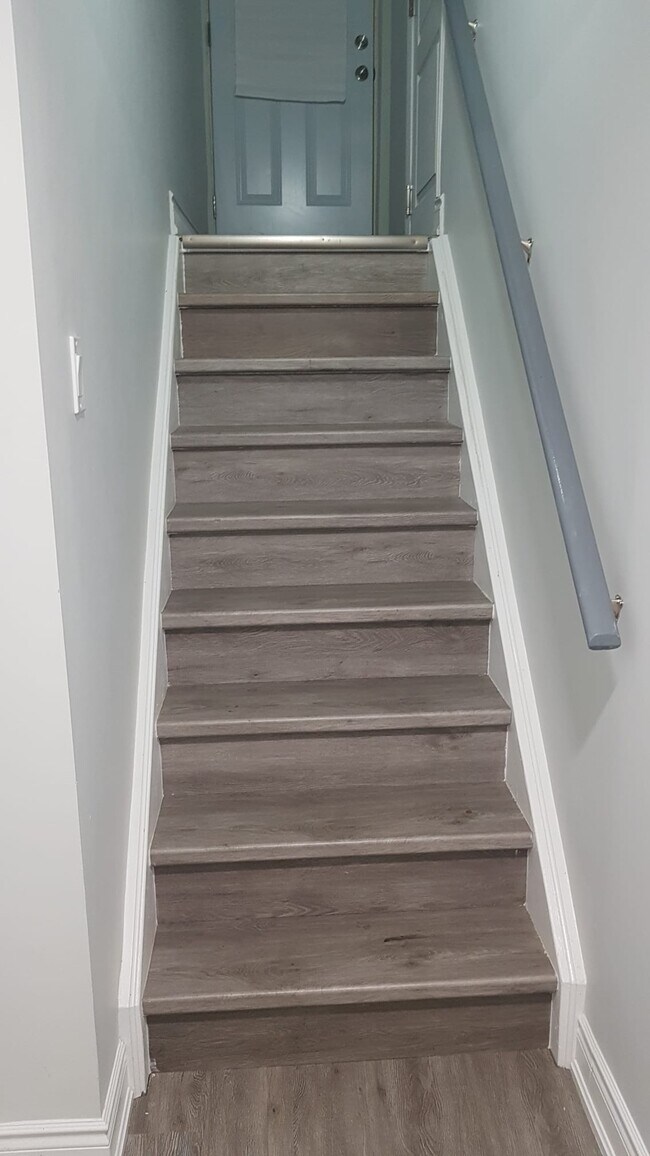 Building Photo - 6 Billancourt Cres