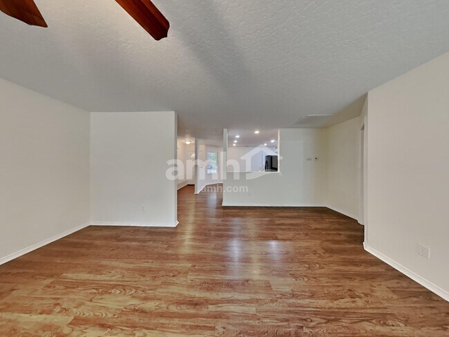 Foto del edificio - 2612 N Kristy Ave