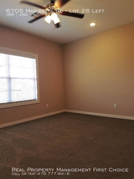 Building Photo - 3 BEDROOM 2 BATH TOWNHOME IN CHAFFEE