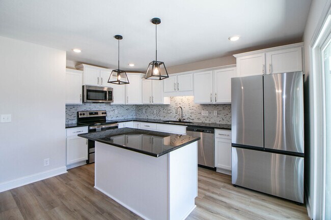 Building Photo - 433 Pomeroy Dr