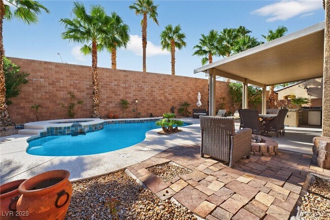 Foto del edificio - 551 Via Ripagrande Ave