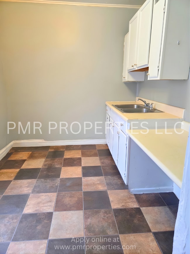 Building Photo - 231 S 4th St