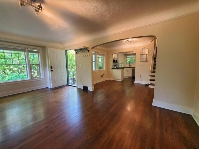 Building Photo - 4736 SW Beaverton Hillsdale Hwy