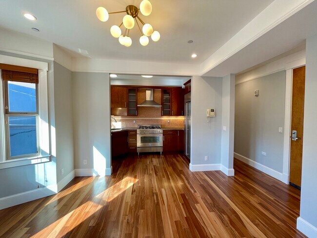 Building Photo - 732 Lombard Street, Unit 732